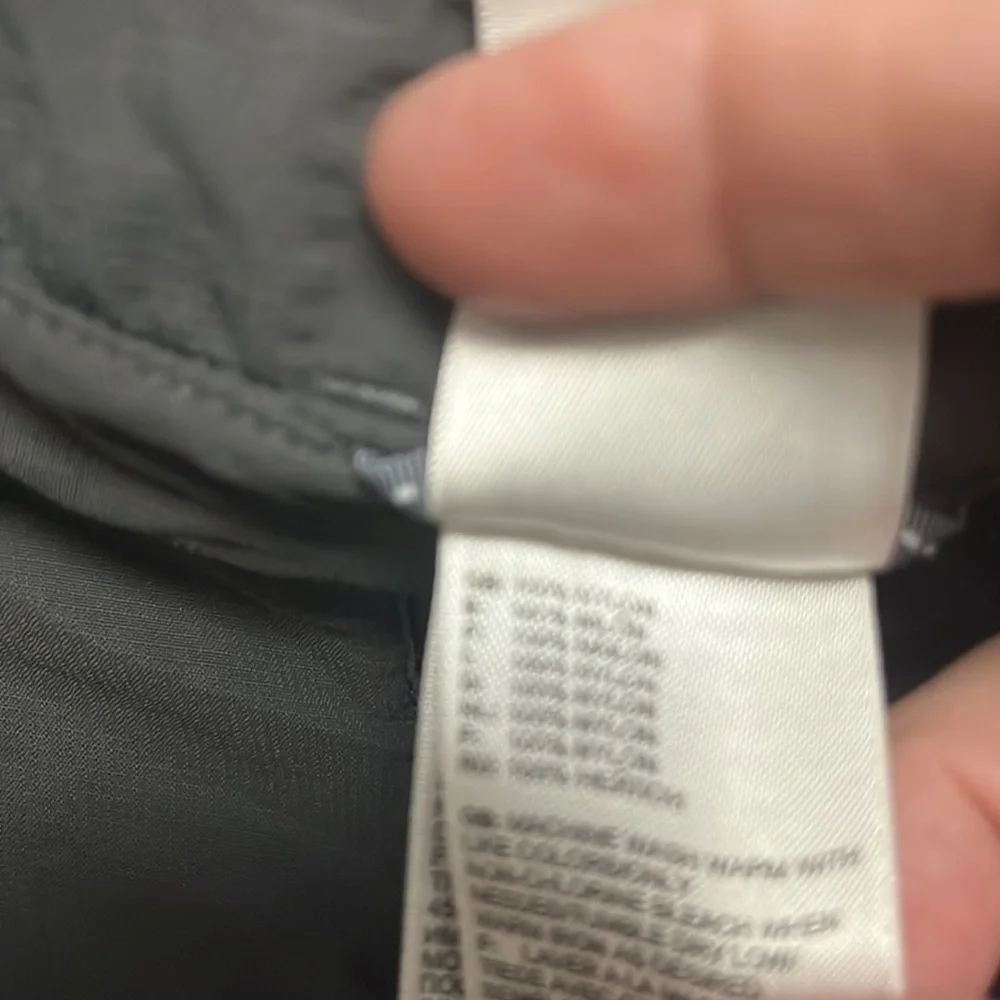 NORTH Face- dark gray nylon cargo shorts